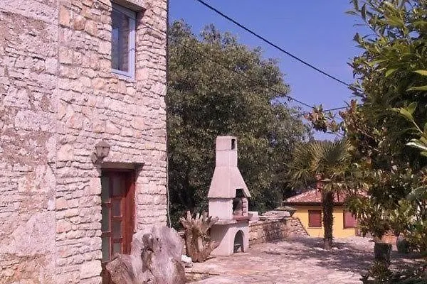 Steinhaus Kastel Apartman Buje