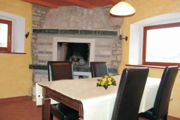 Steinhaus Kastel Apartman Buje